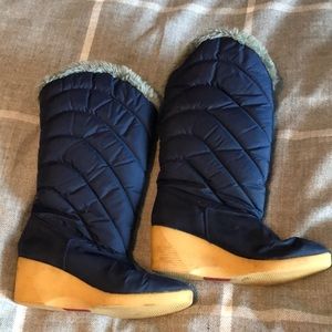 Vintage navy winter quilted boots!